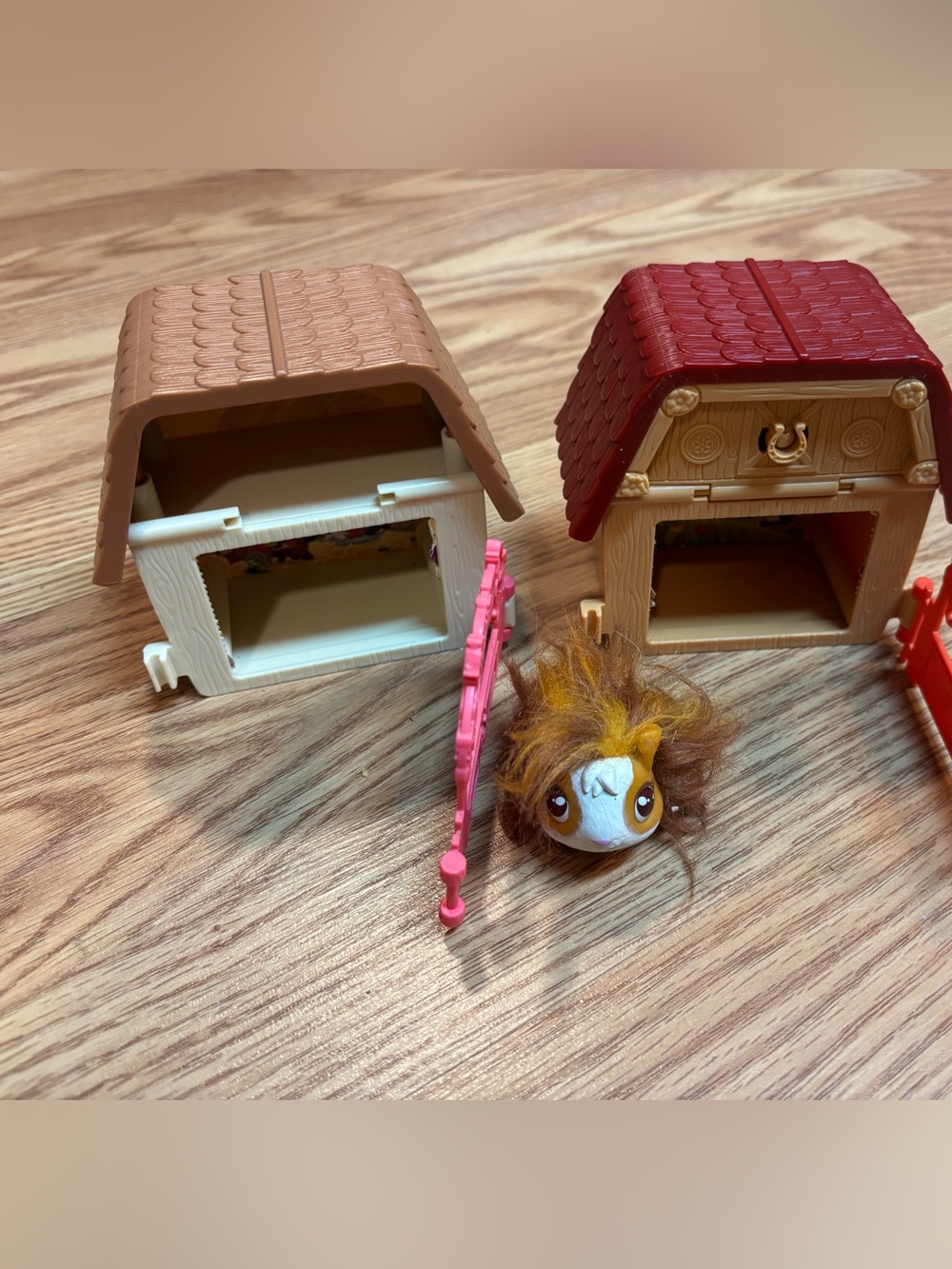 Dream works spirit untamed barns set of 2 and Hamster